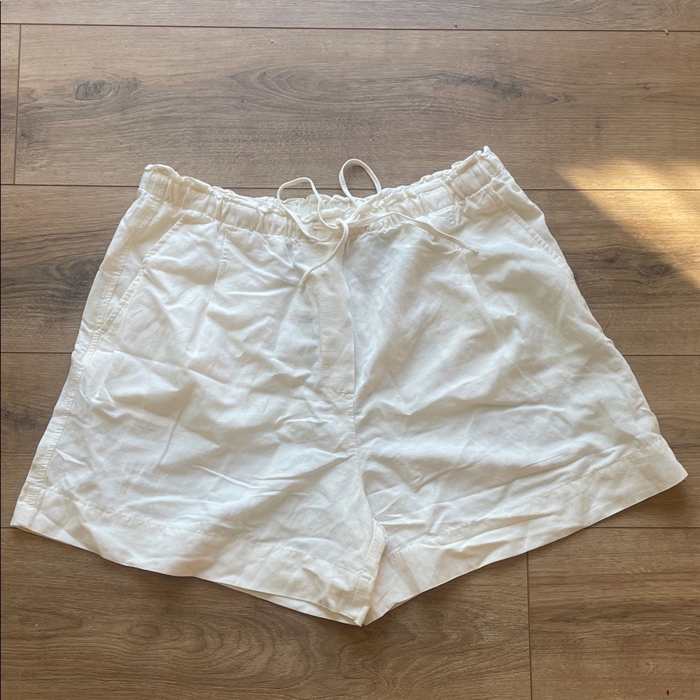 NWT H&M Women's White Linen Blend Casual Shorts with Pockets - Medium